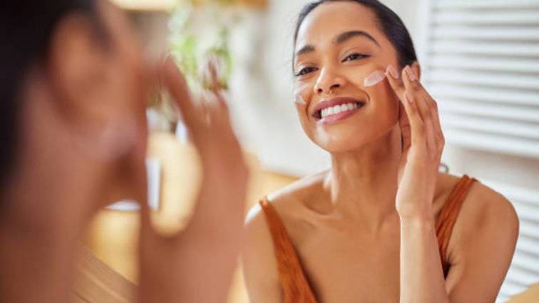 Daily Skincare Routine for Glowing Skin: Discover Uniqaya Skincare Essentials